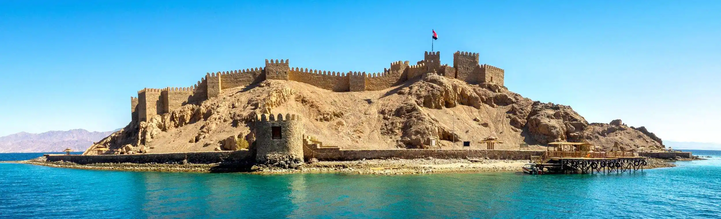Крепость Саладина на острове Фараона в Табе