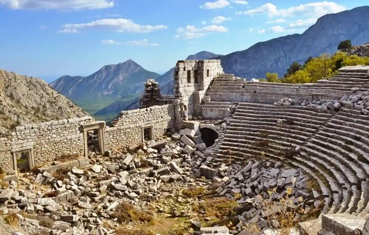Развалины амфитеатра в Термессос