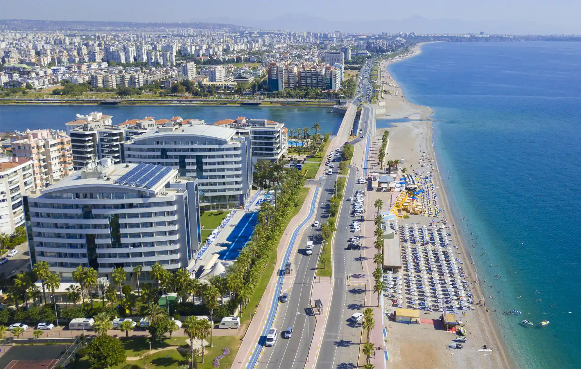 Панорама курорта Анталия в Турции