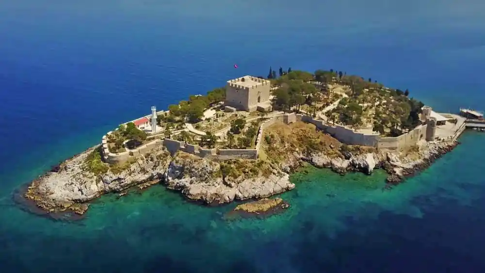 Крепость на Голубином острове в Кушадасы