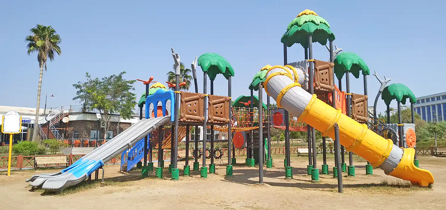 Детская площадка в парке Дюден в Анталии