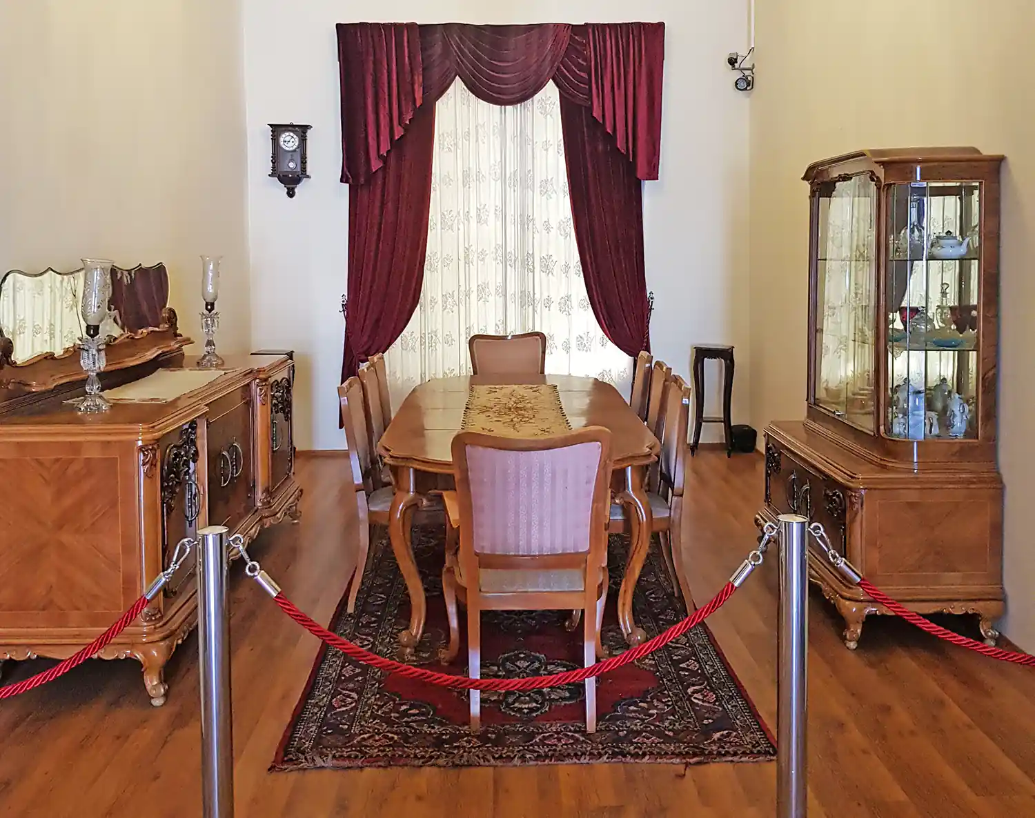 Комната в доме-музее Ататюрка рядом с парком Караалиоглу в Анталии