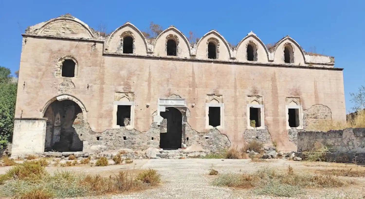 Развалины нижней церкви в Каякей